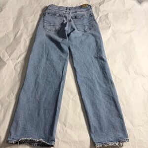 American Eagle Womens Jeans Stovepipe Style Light‎ Wash Size 0 Mom Whiskering